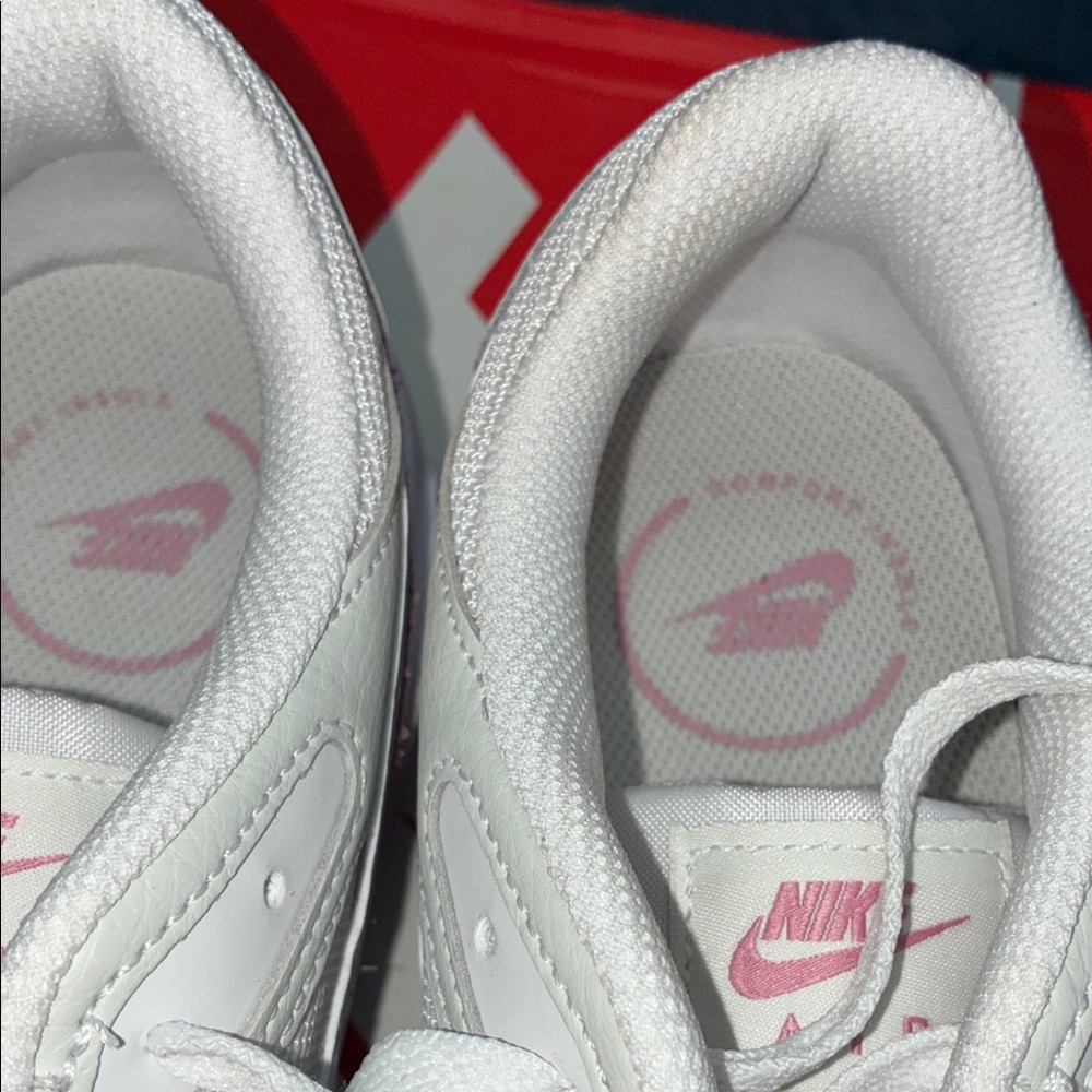Nike Women's Sneakers in White and Pink - Picture 4 of 9